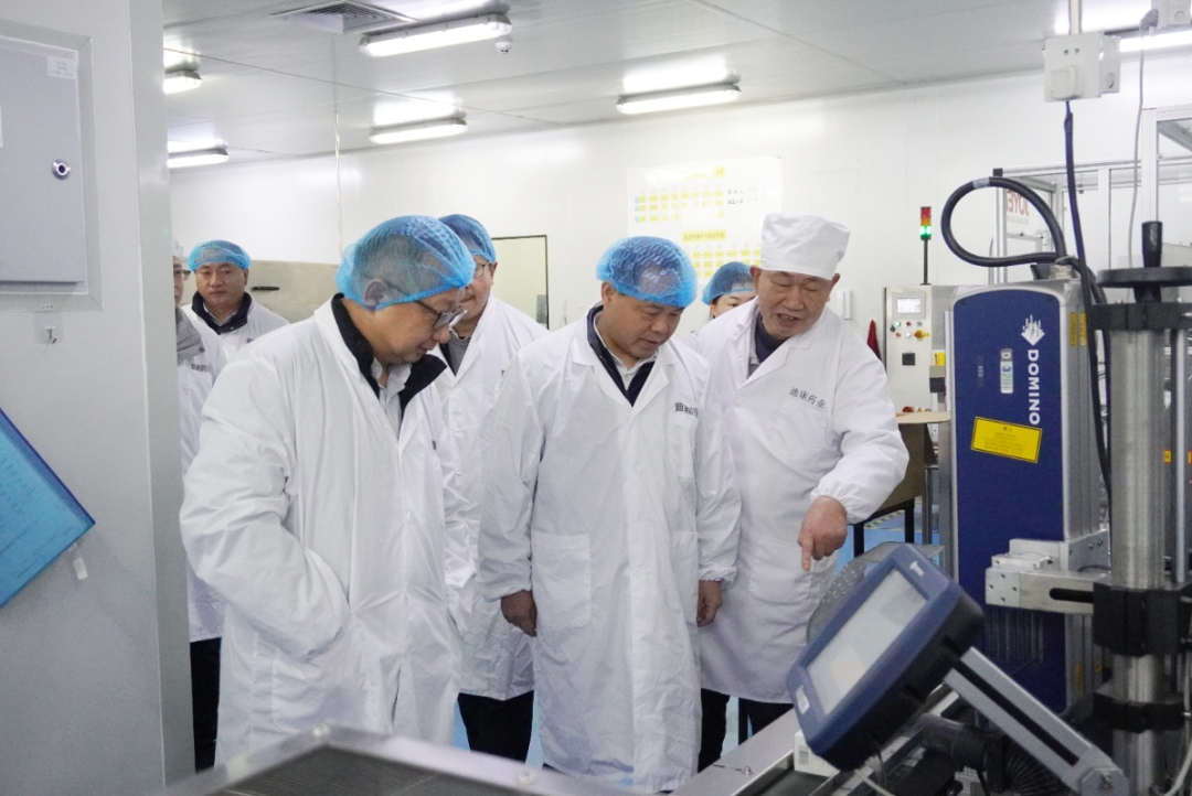 【企业新闻】重庆市万州经开区党工委副书记、管委会主任，区政府党组副书记钟涛一行莅临尊龙凯时-人生就是博药业考察调研